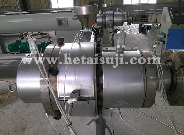 Plastic pipe mould