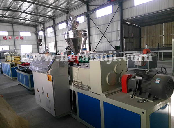 Plastic gusset plate production line